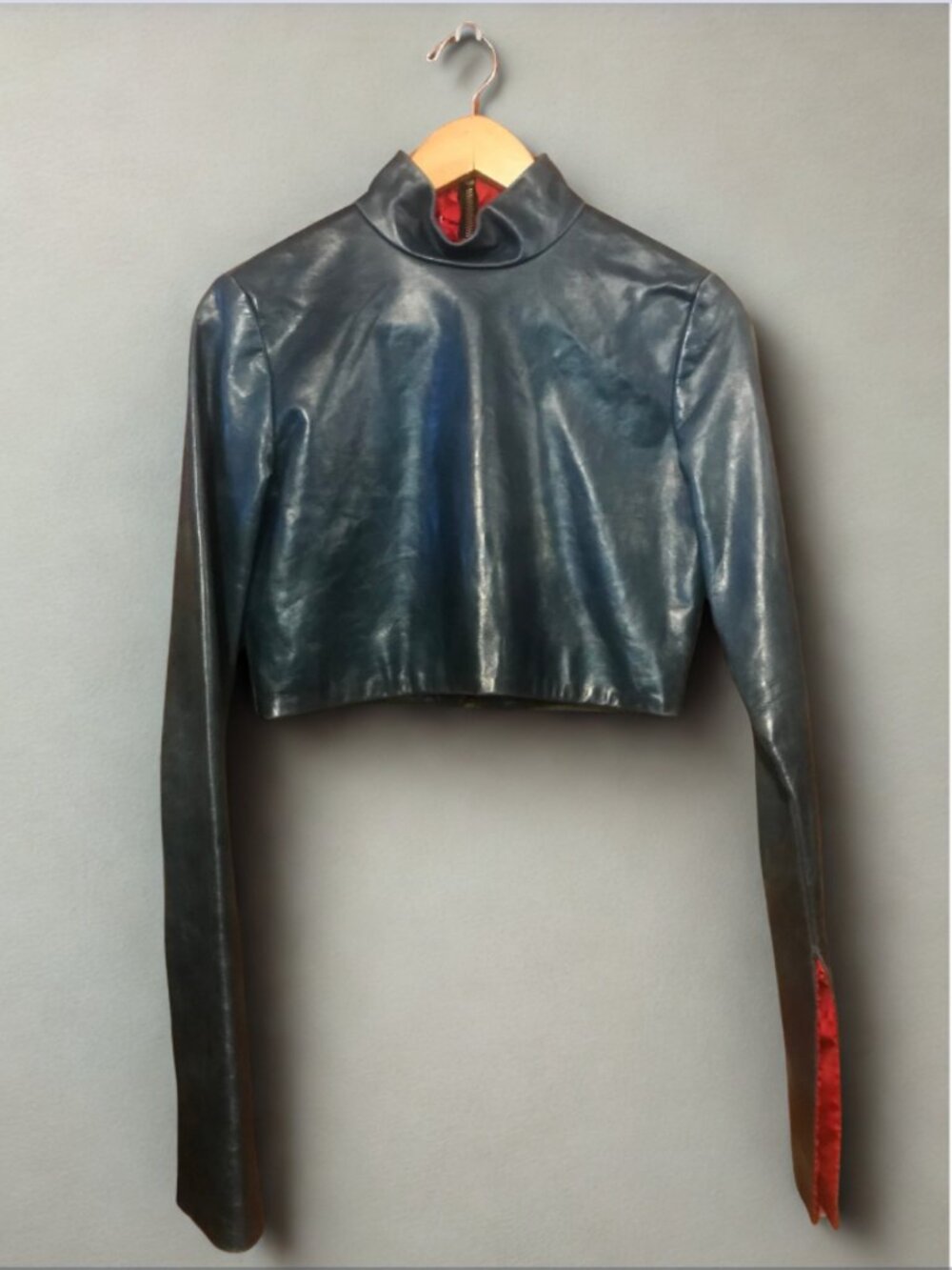 Jaqkodí Leather High-Neck Cropped Top